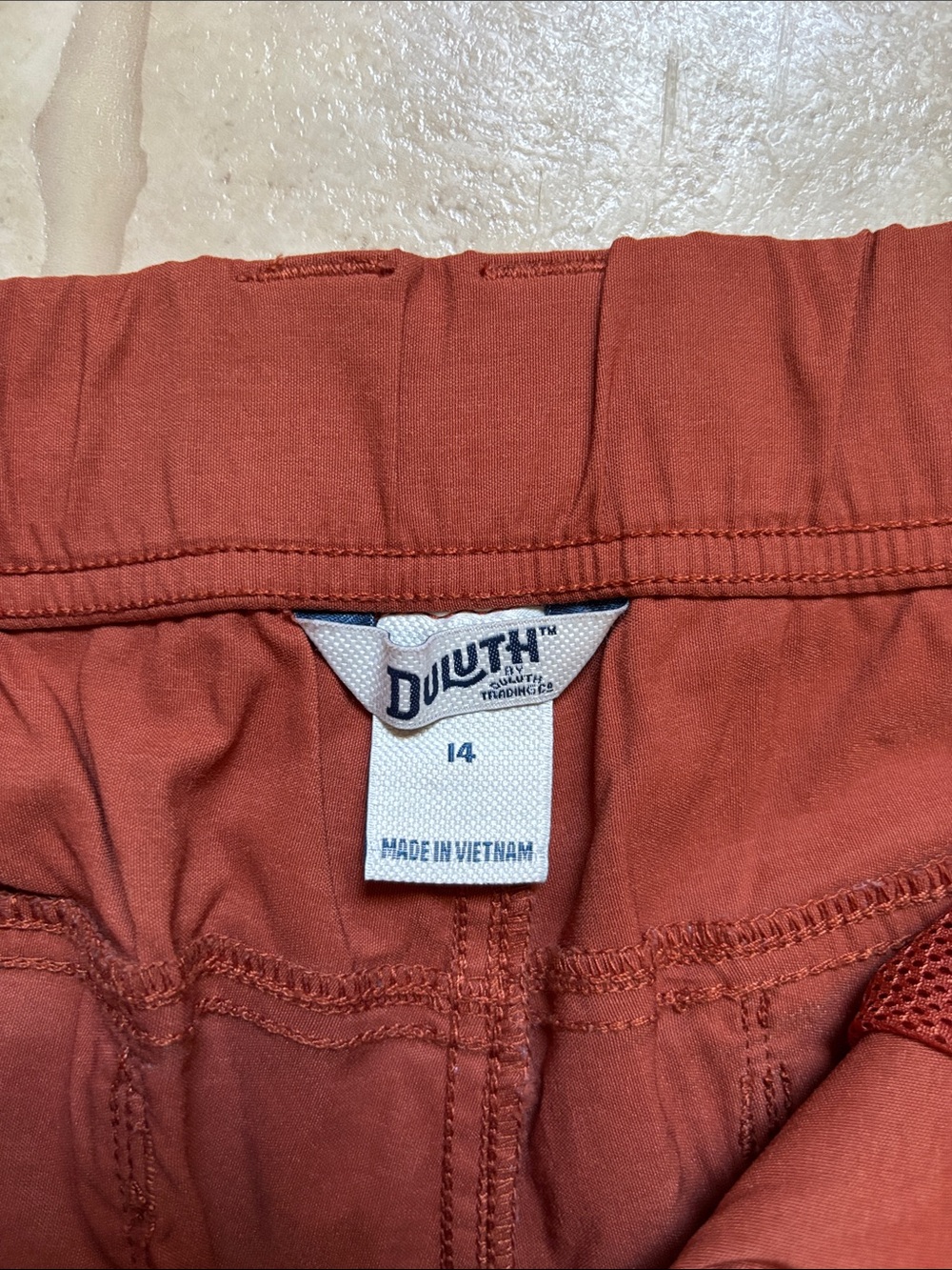 Duluth Trading Co. Rust Colored Cargo Shorts, Women’s Size 14 - Picture 3 of 7